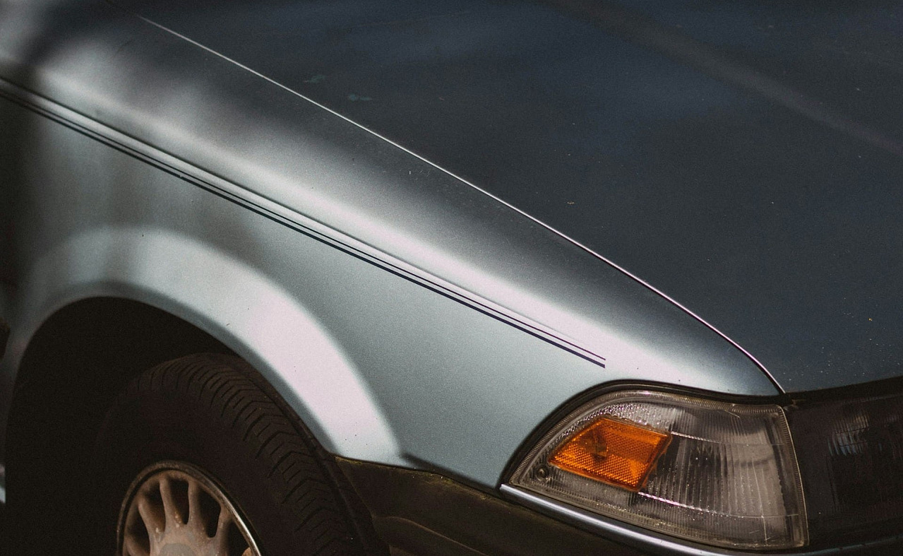 Что делать с мелкими сколами краски на капоте?